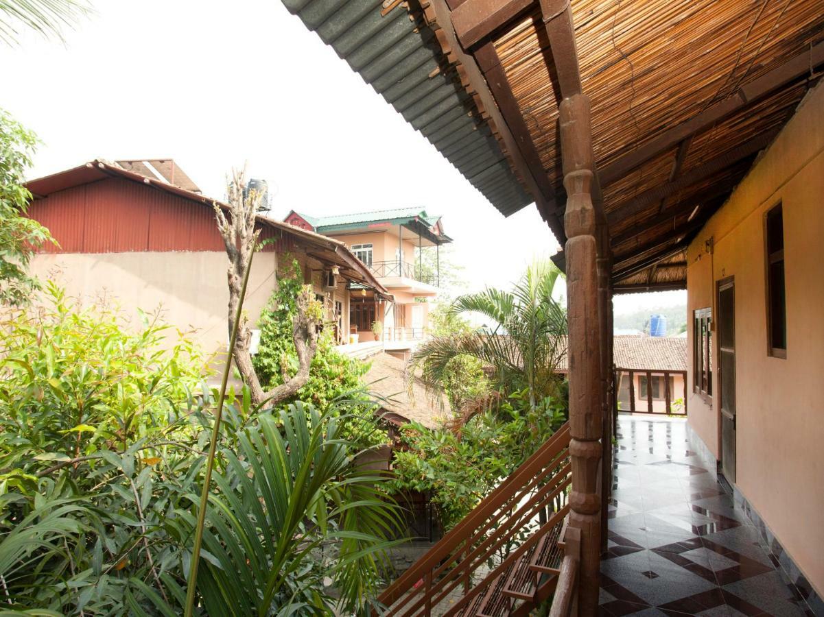 Spot On 486 Hotel Holy Lodge Sauraha Eksteriør billede