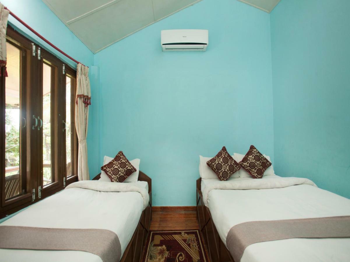 Spot On 486 Hotel Holy Lodge Sauraha Eksteriør billede